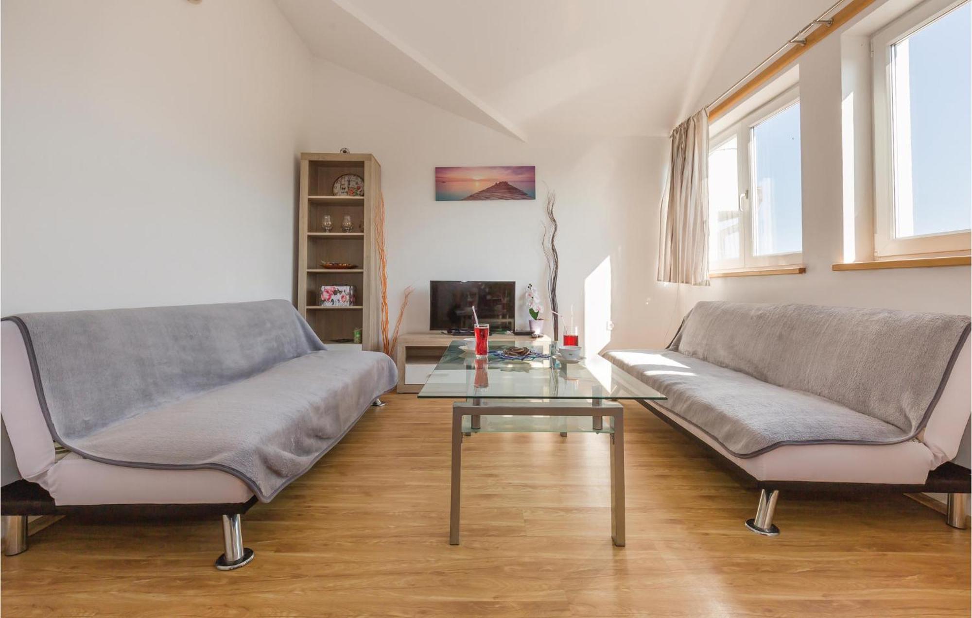 Lovely Apartment In Ugljane With Kitchen 외부 사진