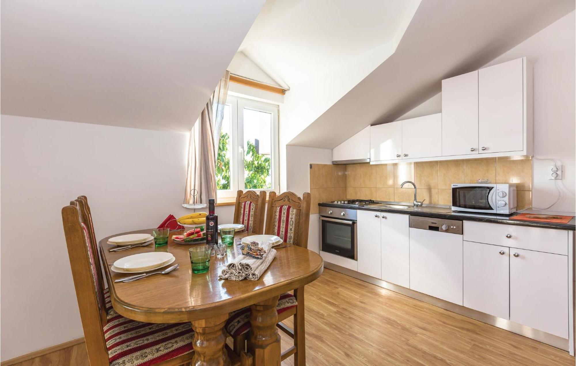 Lovely Apartment In Ugljane With Kitchen 외부 사진
